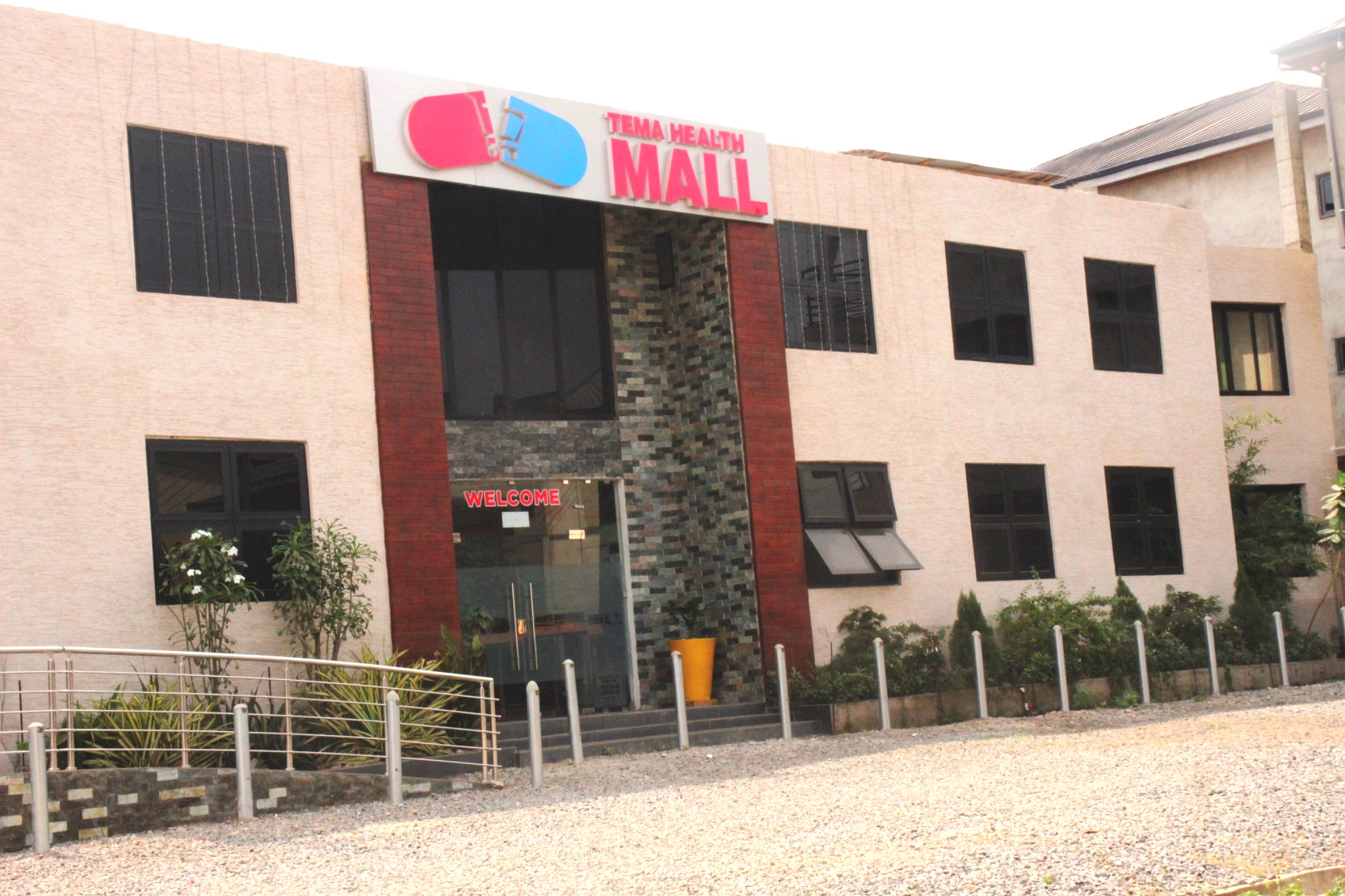 Original Tema Health Mall building photograph